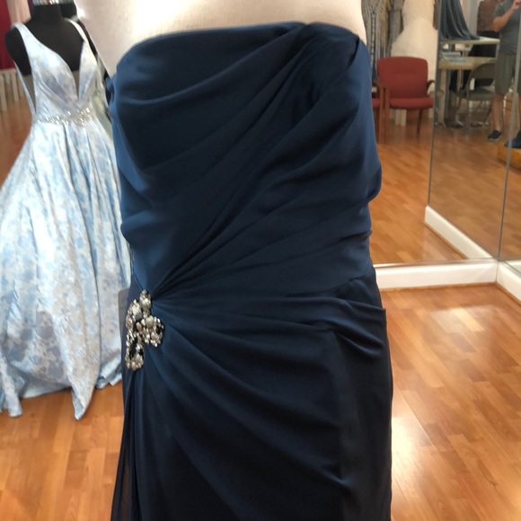 Blue-green bridesmaid dress - Picture 2 of 8